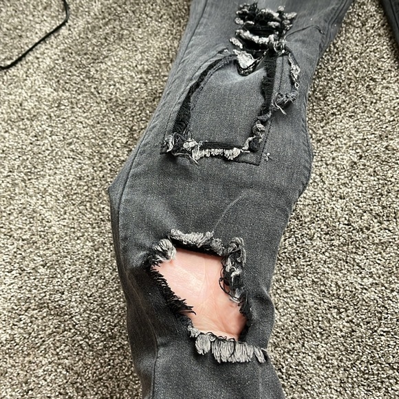 Distressed Jeans - Picture 4 of 6